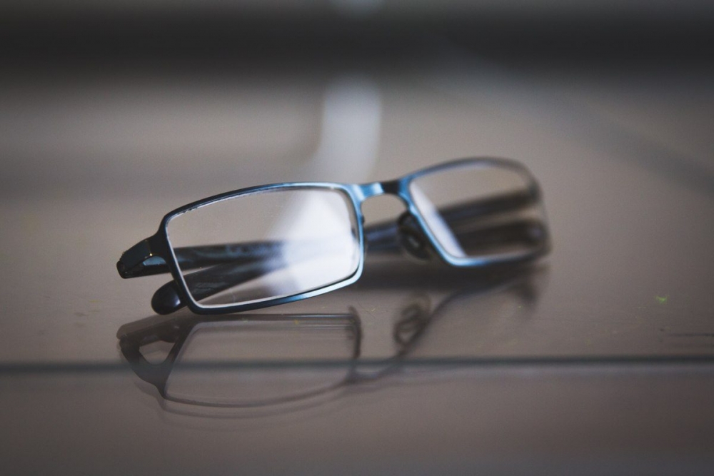 These Eyes: Electrical Safety and Metal Eyeglass Frames - ATEX article ...